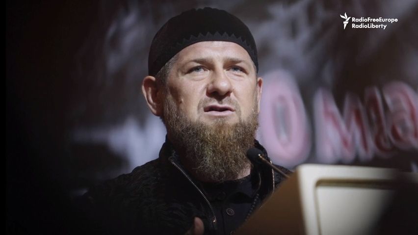 Chlapec kritizoval na sítích Kadyrova. Ten mu na videu vyhrožuje smrtí